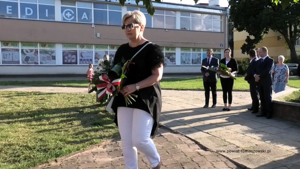 Na zdjęciu: uczestnicy obchodów 158. Rocznicy urodzin Romana Dmowskiego, które odbyły się we wtorek, 9 sierpnia 2022 roku, w Tomaszowie Mazowieckim Na zdjęciu: uczestnicy obchodów 158. Rocznicy urodzin Romana Dmowskiego, które odbyły się we wtorek, 9 sierpnia 2022 roku, w Tomaszowie Mazowieckim