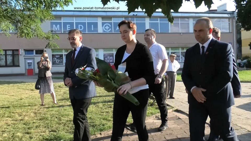 Na zdjęciu: uczestnicy obchodów 158. Rocznicy urodzin Romana Dmowskiego, które odbyły się we wtorek, 9 sierpnia 2022 roku, w Tomaszowie Mazowieckim Na zdjęciu: uczestnicy obchodów 158. Rocznicy urodzin Romana Dmowskiego, które odbyły się we wtorek, 9 sierpnia 2022 roku, w Tomaszowie Mazowieckim