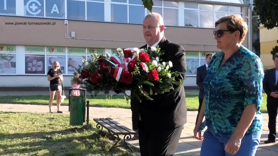 Na zdjęciu: uczestnicy obchodów 158. Rocznicy urodzin Romana Dmowskiego, które odbyły się we wtorek, 9 sierpnia 2022 roku, w Tomaszowie Mazowieckim Na zdjęciu: uczestnicy obchodów 158. Rocznicy urodzin Romana Dmowskiego, które odbyły się we wtorek, 9 sierpnia 2022 roku, w Tomaszowie Mazowieckim