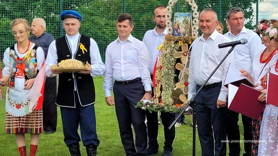 Na zdjęciu: uczestnicy gminno-parafialnych dożynek w Będkowie, które odbyły się w niedzielę, 4 września 2022 roku, 