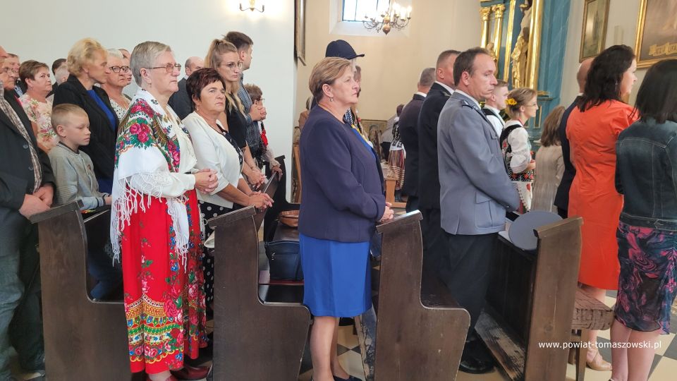 Na zdjęciu: uczestnicy gminno-parafialnych dożynek w Będkowie, które odbyły się w niedzielę, 4 września 2022 roku, 