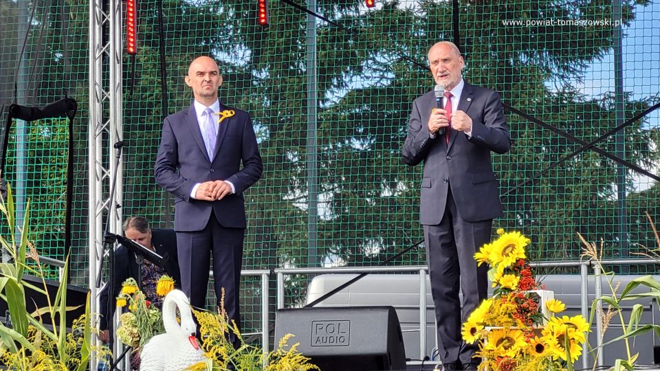 Na zdjęciu: uczestnicy gminno-parafialnych dożynek w Będkowie, które odbyły się w niedzielę, 4 września 2022 roku, 