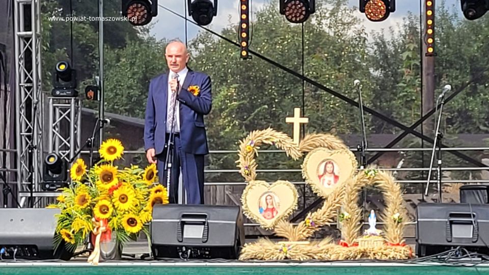 Na zdjęciu: uczestnicy gminno-parafialnych dożynek w gminie Rokiciny, które odbyły się w niedzielę, 21 sierpnia 2022 roku, w Rokicinach