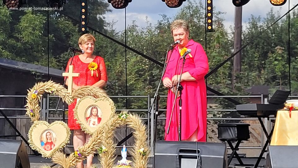 Na zdjęciu: uczestnicy gminno-parafialnych dożynek w gminie Rokiciny, które odbyły się w niedzielę, 21 sierpnia 2022 roku, w Rokicinach