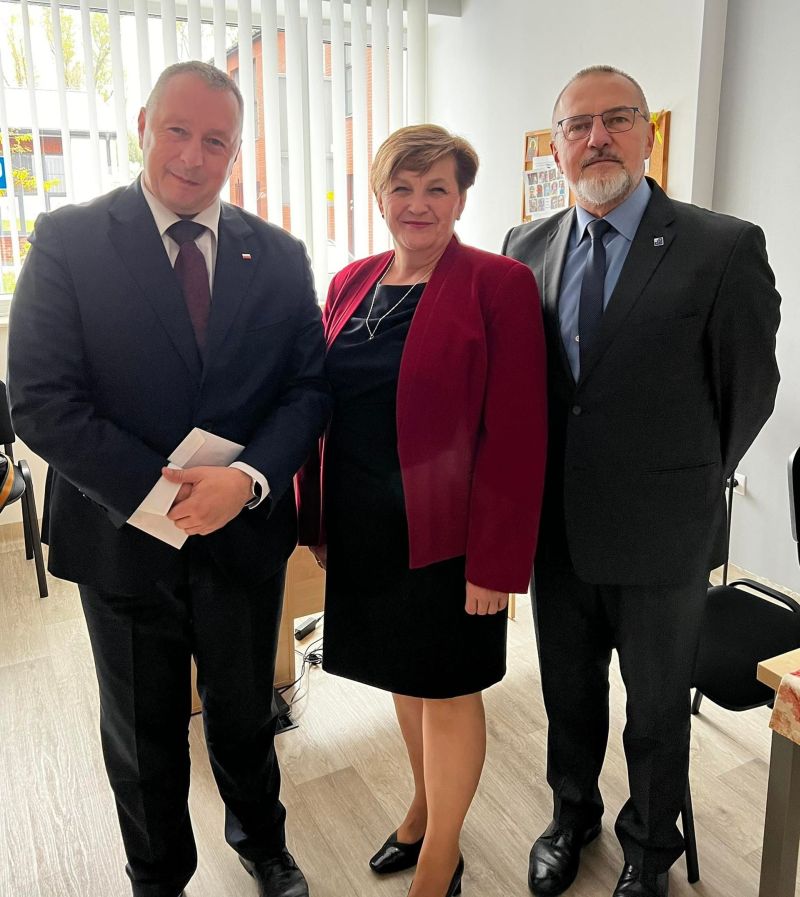 Na zdjęciu: uczestnicy obchodów Dnia Edukacji narodowej, które odbyły się we wtorek, 11 października 2022 roku, w sali widowiskowej Powiatowego Centrum Animacji Społecznej w Tomaszowie Mazowieckim Na zdjęciu: uczestnicy obchodów Dnia Edukacji narodowej, które odbyły się we wtorek, 11 października 2022 roku, w sali widowiskowej Powiatowego Centrum Animacji Społecznej w Tomaszowie Mazowieckim