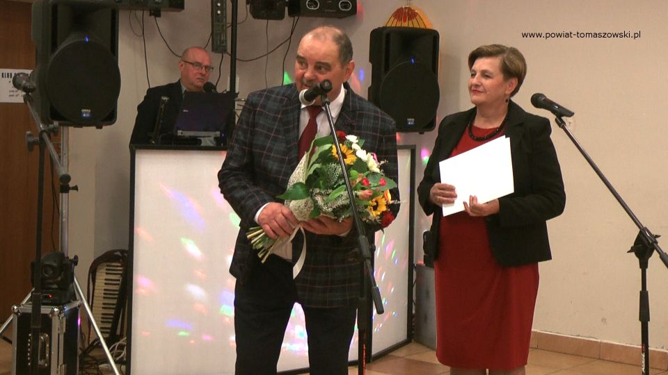 Na zdjęciu: uczestnicy uroczystości z okazji 50-lecia zespołu „Fajne Babki” z Będkowa, która odbyła się w Będkowie w sobotę, 8 października 2022 roku, 