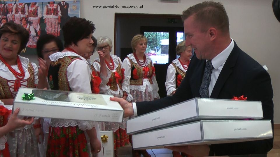Na zdjęciu: uczestnicy uroczystości z okazji 50-lecia zespołu „Fajne Babki” z Będkowa, która odbyła się w Będkowie w sobotę, 8 października 2022 roku, 