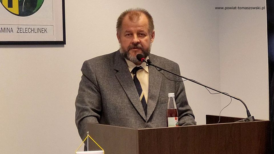 Na zdjęciu: uczestnicy konferencji prasowej poświęconej realizacji projektu unijnego Geoportal Powiatu Tomaszowskiego, która odbyła się w sali konferencyjnej w Starostwie Powiatowym w Tomaszowie Mazowieckim we wtorek, 4 października 2022 roku, 