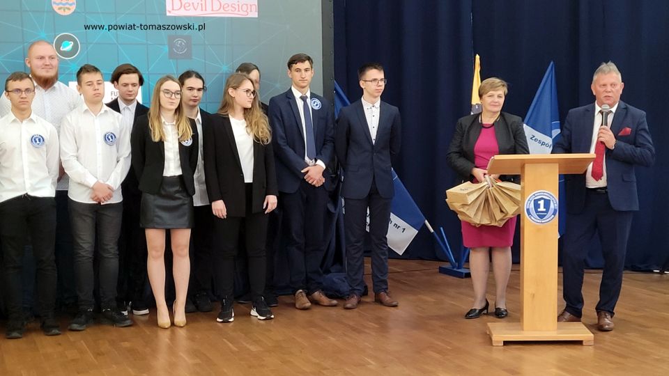 Na zdjęciu: uczestnicy konferencji Koła Naukowo-Technicznego działającego przy Zespole Szkół Ponadpodstawowych nr 1 im. Tadeusza Kościuszki w Tomaszowie Mazowieckim, która odbyła się w czwartek, 22 września 2022 roku, w auli ZSP nr 1