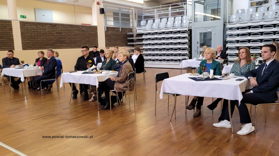 Na zdjęciu: uczestnicy konferencji Koła Naukowo-Technicznego działającego przy Zespole Szkół Ponadpodstawowych nr 1 im. Tadeusza Kościuszki w Tomaszowie Mazowieckim, która odbyła się w czwartek, 22 września 2022 roku, w auli ZSP nr 1