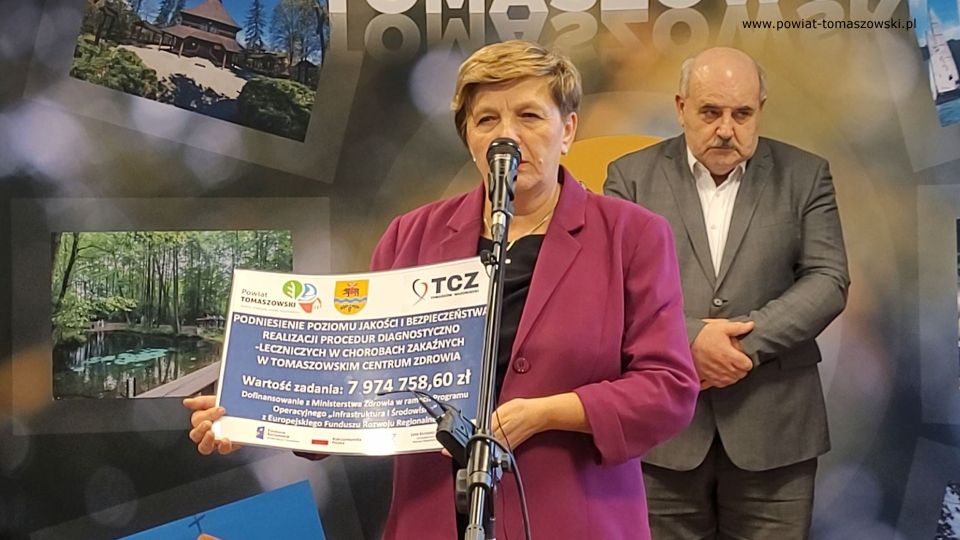 Na zdjęciu: uczestnicy konferencji prasowej dotyczącej pozyskanych przez Tomaszowskie Centrum Zdrowia Sp. z o.o. środków finansowych w kwocie prawie 8 milionów złotych, która odbyła się w sali konferencyjnej w Starostwie Powiatowym w Tomaszowie Mazowieckim w czwartek, 6 października 2022 roku, 