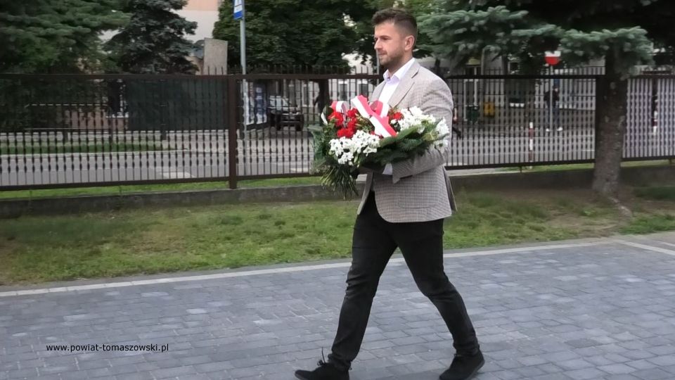 Na zdjęciu: uczestnicy obchodów Narodowego Dnia Pamięci Ofiar Ludobójstwa dokonanego przez ukraińskich nacjonalistów na obywatelach II RP, które odbyły się w poniedziałek, 11 lipca 2022 roku, o godzinie 18.00 w kościele Najświętszej Marii Panny Królowej Polski przy ul. Słowackiego 13/19 w Tomaszowie Mazowieckim 