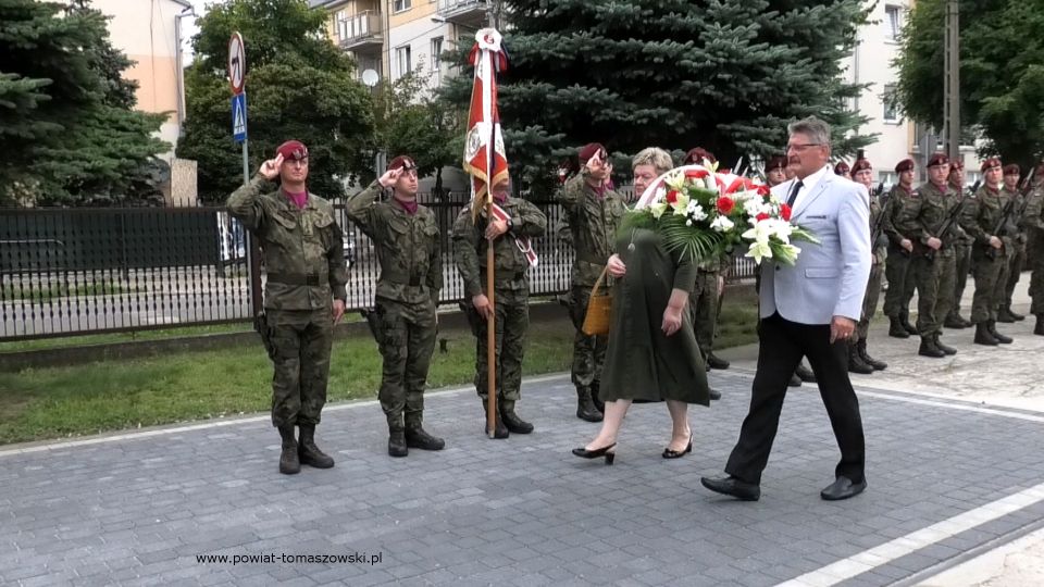 Na zdjęciu: uczestnicy obchodów Święta Wojska Polskiego, które odbyły się w poniedziałek, 15 sierpnia 2022 roku, w kościele pw. Najświętszej Marii Panny Królowej Polski w Tomaszowie Mazowieckim Na zdjęciu: uczestnicy obchodów Święta Wojska Polskiego, które odbyły się w poniedziałek, 15 sierpnia 2022 roku, w kościele pw. Najświętszej Marii Panny Królowej Polski w Tomaszowie Mazowieckim