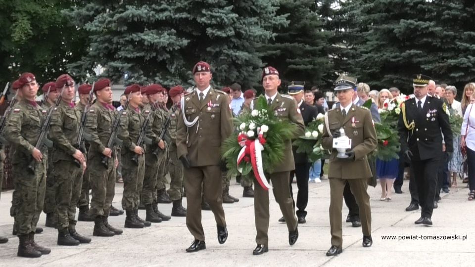 Na zdjęciu: uczestnicy obchodów Święta Wojska Polskiego, które odbyły się w poniedziałek, 15 sierpnia 2022 roku, w kościele pw. Najświętszej Marii Panny Królowej Polski w Tomaszowie Mazowieckim Na zdjęciu: uczestnicy obchodów Święta Wojska Polskiego, które odbyły się w poniedziałek, 15 sierpnia 2022 roku, w kościele pw. Najświętszej Marii Panny Królowej Polski w Tomaszowie Mazowieckim