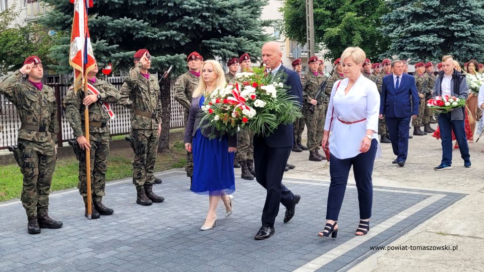 Na zdjęciu: uczestnicy obchodów Święta Wojska Polskiego, które odbyły się w poniedziałek, 15 sierpnia 2022 roku, w kościele pw. Najświętszej Marii Panny Królowej Polski w Tomaszowie Mazowieckim Na zdjęciu: uczestnicy obchodów Święta Wojska Polskiego, które odbyły się w poniedziałek, 15 sierpnia 2022 roku, w kościele pw. Najświętszej Marii Panny Królowej Polski w Tomaszowie Mazowieckim