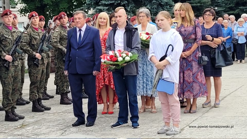 Na zdjęciu: uczestnicy obchodów Święta Wojska Polskiego, które odbyły się w poniedziałek, 15 sierpnia 2022 roku, w kościele pw. Najświętszej Marii Panny Królowej Polski w Tomaszowie Mazowieckim Na zdjęciu: uczestnicy obchodów Święta Wojska Polskiego, które odbyły się w poniedziałek, 15 sierpnia 2022 roku, w kościele pw. Najświętszej Marii Panny Królowej Polski w Tomaszowie Mazowieckim
