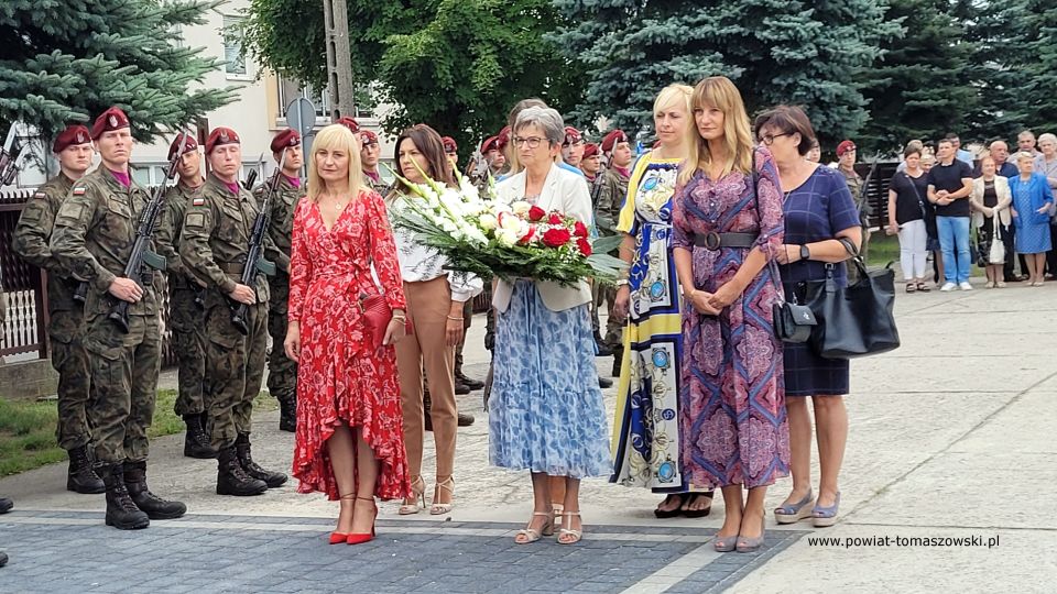 Na zdjęciu: uczestnicy obchodów Święta Wojska Polskiego, które odbyły się w poniedziałek, 15 sierpnia 2022 roku, w kościele pw. Najświętszej Marii Panny Królowej Polski w Tomaszowie Mazowieckim Na zdjęciu: uczestnicy obchodów Święta Wojska Polskiego, które odbyły się w poniedziałek, 15 sierpnia 2022 roku, w kościele pw. Najświętszej Marii Panny Królowej Polski w Tomaszowie Mazowieckim