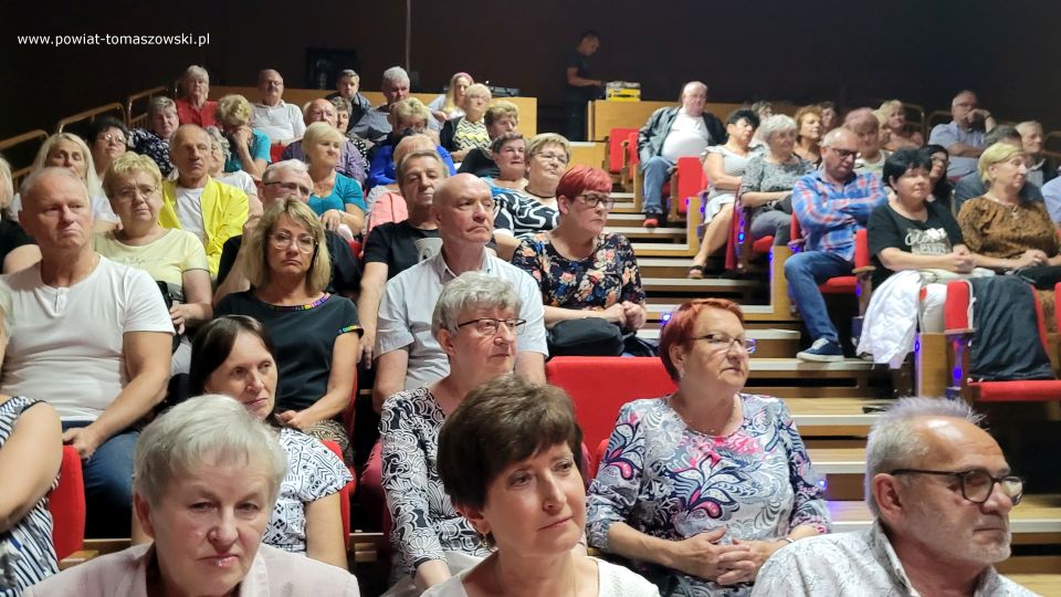 Na zdjęciu: uczestnicy obchodów 35-lecia działalności Abstynenckiego Stowarzyszenia Klubu Wzajemnej Pomocy „Ala”, które odbyły się w czwartek, 9 czerwca 2022 roku w Miejskim Centrum Kultury Tkacz w Tomaszowie Mazowieckim