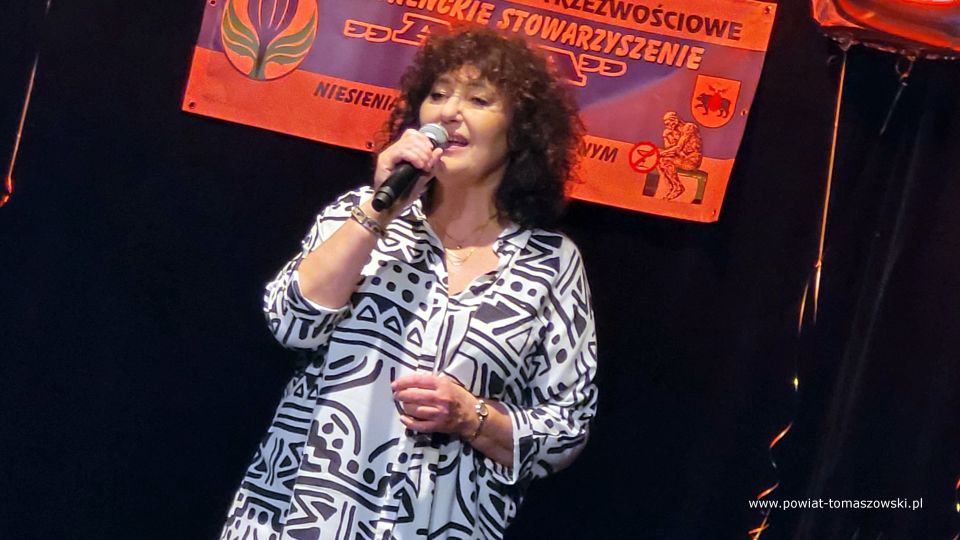 Na zdjęciu: uczestnicy obchodów 35-lecia działalności Abstynenckiego Stowarzyszenia Klubu Wzajemnej Pomocy „Ala”, które odbyły się w czwartek, 9 czerwca 2022 roku w Miejskim Centrum Kultury Tkacz w Tomaszowie Mazowieckim