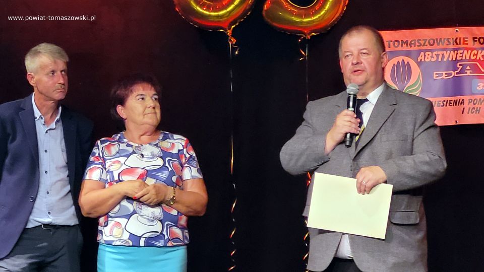 Na zdjęciu: uczestnicy obchodów 35-lecia działalności Abstynenckiego Stowarzyszenia Klubu Wzajemnej Pomocy „Ala”, które odbyły się w czwartek, 9 czerwca 2022 roku w Miejskim Centrum Kultury Tkacz w Tomaszowie Mazowieckim