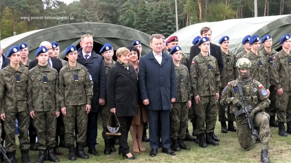 Na zdjęciu: uczestnicy pikniku militarnego, który odbył się na boisku wojskowym 25. Brygady Kawalerii Powietrznej w Tomaszowie Mazowieckim w niedzielę, 2 października 2022 roku, 