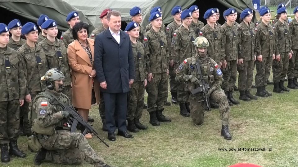 Na zdjęciu: uczestnicy pikniku militarnego, który odbył się na boisku wojskowym 25. Brygady Kawalerii Powietrznej w Tomaszowie Mazowieckim w niedzielę, 2 października 2022 roku, 