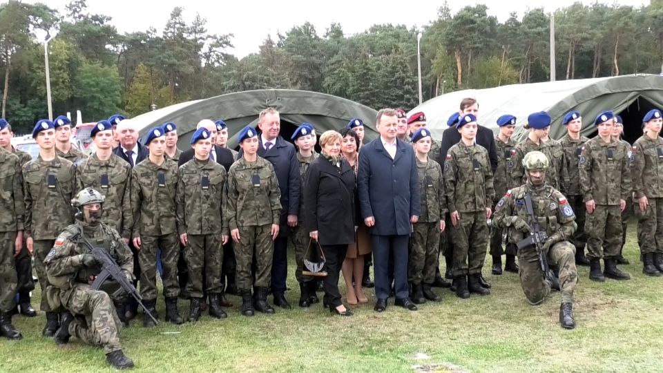 Na zdjęciu: uczestnicy pikniku militarnego, który odbył się na boisku wojskowym 25. Brygady Kawalerii Powietrznej w Tomaszowie Mazowieckim w niedzielę, 2 października 2022 roku, 