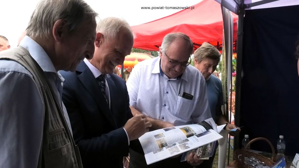 Na zdjęciu: uczestnicy Pikniku na Zakończenie Lata, który odbył się w Smardzewicach przy Sanktuarium Świętej Anny w niedzielę, 28 sierpnia 2022 roku, 