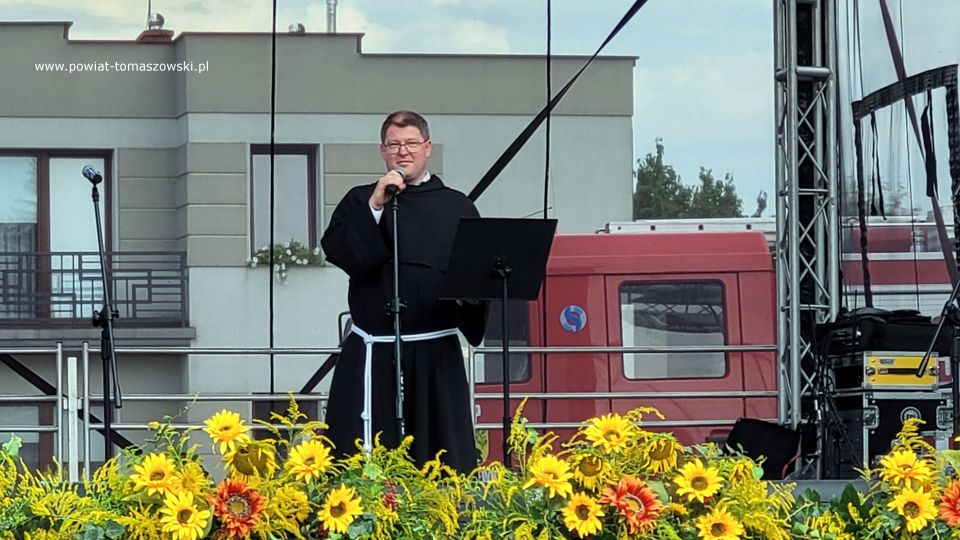 Na zdjęciu: uczestnicy Pikniku na Zakończenie Lata, który odbył się w Smardzewicach przy Sanktuarium Świętej Anny w niedzielę, 28 sierpnia 2022 roku, 