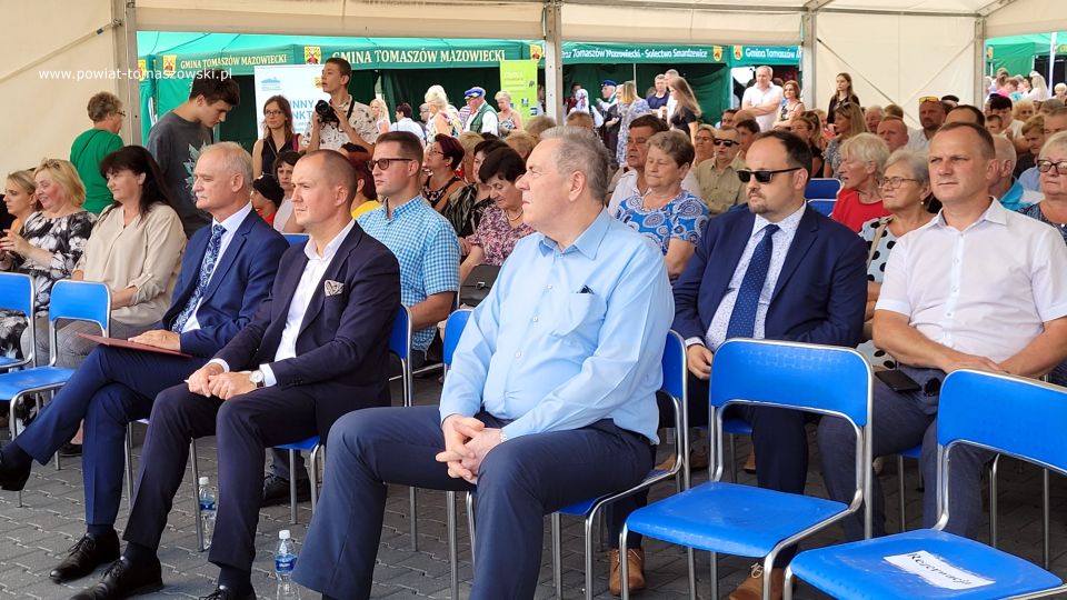 Na zdjęciu: uczestnicy Pikniku na Zakończenie Lata, który odbył się w Smardzewicach przy Sanktuarium Świętej Anny w niedzielę, 28 sierpnia 2022 roku, 