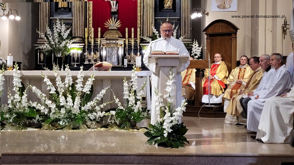 Na zdjęciu: uczestnicy uroczystości poświęconej 78. rocznicy wybuchu Powstania Warszawskiego, która odbyła się w Tomaszowie Mazowieckim w poniedziałek, 1 sierpnia 2022 roku, Na zdjęciu: uczestnicy uroczystości poświęconej 78. rocznicy wybuchu Powstania Warszawskiego, która odbyła się w Tomaszowie Mazowieckim w poniedziałek, 1 sierpnia 2022 roku,