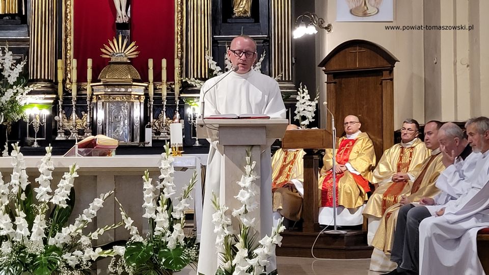 Na zdjęciu: uczestnicy uroczystości poświęconej 78. rocznicy wybuchu Powstania Warszawskiego, która odbyła się w Tomaszowie Mazowieckim w poniedziałek, 1 sierpnia 2022 roku, Na zdjęciu: uczestnicy uroczystości poświęconej 78. rocznicy wybuchu Powstania Warszawskiego, która odbyła się w Tomaszowie Mazowieckim w poniedziałek, 1 sierpnia 2022 roku,