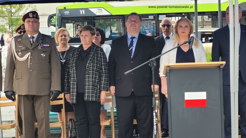 Na zdjęciu: uczestnicy uroczystości poświęconej 78. rocznicy wybuchu Powstania Warszawskiego, która odbyła się w Tomaszowie Mazowieckim w poniedziałek, 1 sierpnia 2022 roku, Na zdjęciu: uczestnicy uroczystości poświęconej 78. rocznicy wybuchu Powstania Warszawskiego, która odbyła się w Tomaszowie Mazowieckim w poniedziałek, 1 sierpnia 2022 roku,
