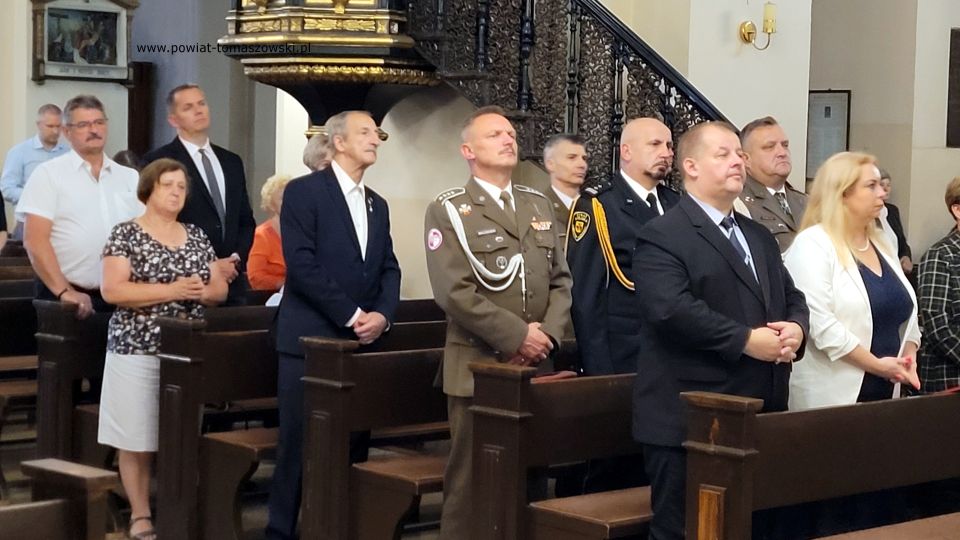 Na zdjęciu: uczestnicy uroczystości poświęconej 78. rocznicy wybuchu Powstania Warszawskiego, która odbyła się w Tomaszowie Mazowieckim w poniedziałek, 1 sierpnia 2022 roku, Na zdjęciu: uczestnicy uroczystości poświęconej 78. rocznicy wybuchu Powstania Warszawskiego, która odbyła się w Tomaszowie Mazowieckim w poniedziałek, 1 sierpnia 2022 roku,
