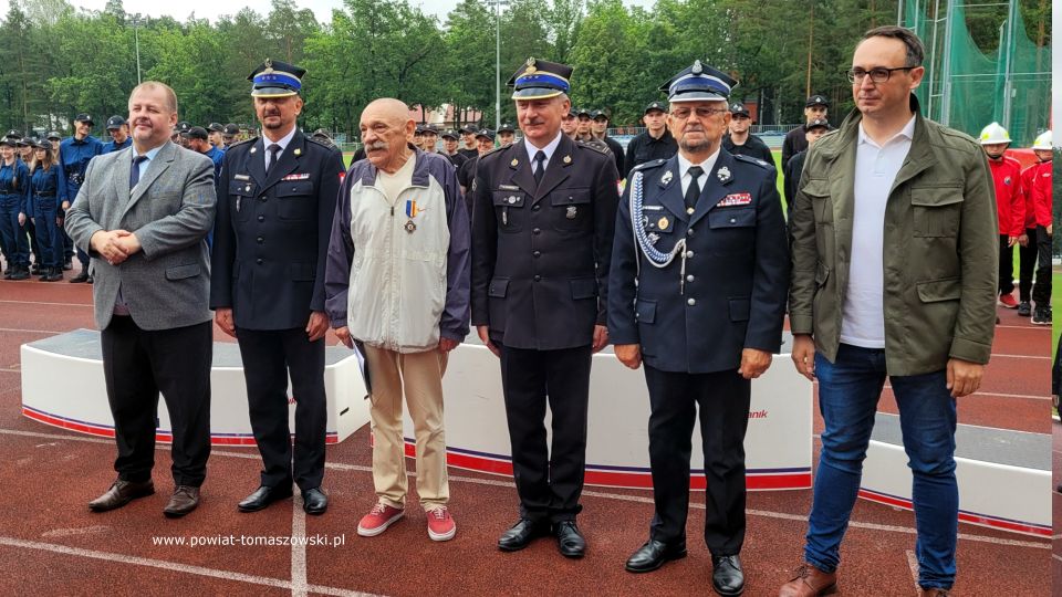 Na zdjęciu: uczestnicy Powiatowych Zawodów Sportowo-Pożarniczych, w których udział wzięły drużyny OSP z powiatu tomaszowskiego, a które odbyły się w sobotę, 30 lipca 2022 roku, w Centralnym Ośrodku Sportu w Spale 