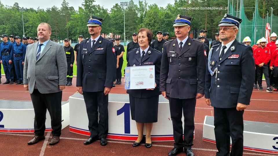 Na zdjęciu: uczestnicy Powiatowych Zawodów Sportowo-Pożarniczych, w których udział wzięły drużyny OSP z powiatu tomaszowskiego, a które odbyły się w sobotę, 30 lipca 2022 roku, w Centralnym Ośrodku Sportu w Spale 