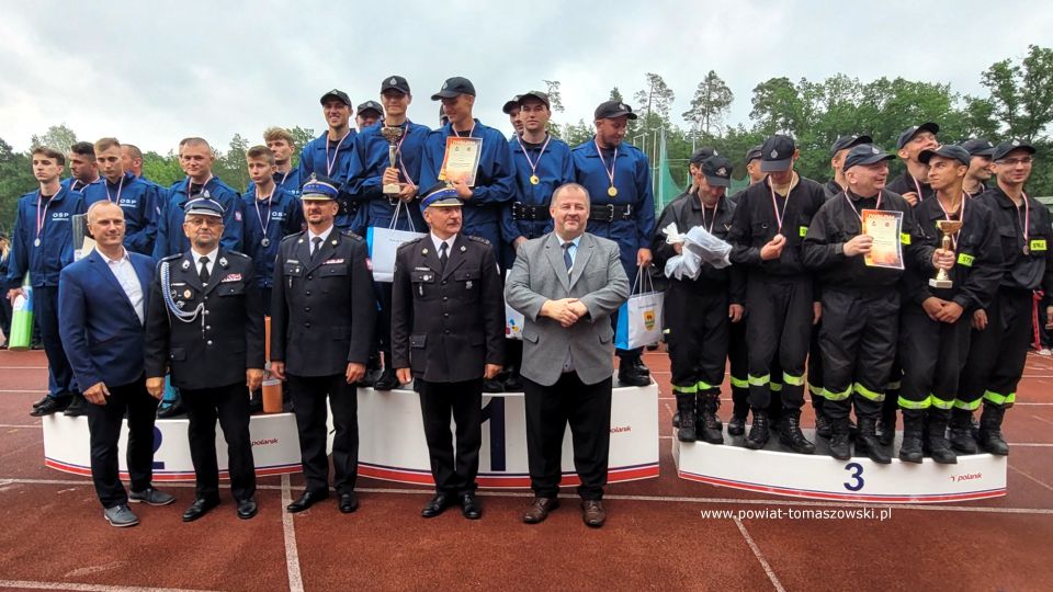 Na zdjęciu: uczestnicy Powiatowych Zawodów Sportowo-Pożarniczych, w których udział wzięły drużyny OSP z powiatu tomaszowskiego, a które odbyły się w sobotę, 30 lipca 2022 roku, w Centralnym Ośrodku Sportu w Spale 