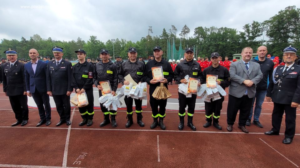 Na zdjęciu: uczestnicy Powiatowych Zawodów Sportowo-Pożarniczych, w których udział wzięły drużyny OSP z powiatu tomaszowskiego, a które odbyły się w sobotę, 30 lipca 2022 roku, w Centralnym Ośrodku Sportu w Spale 
