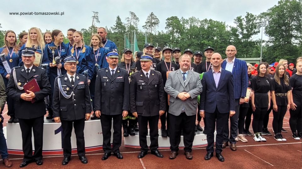 Na zdjęciu: uczestnicy Powiatowych Zawodów Sportowo-Pożarniczych, w których udział wzięły drużyny OSP z powiatu tomaszowskiego, a które odbyły się w sobotę, 30 lipca 2022 roku, w Centralnym Ośrodku Sportu w Spale 