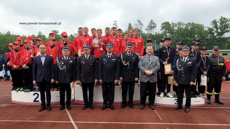 Na zdjęciu: uczestnicy Powiatowych Zawodów Sportowo-Pożarniczych, w których udział wzięły drużyny OSP z powiatu tomaszowskiego, a które odbyły się w sobotę, 30 lipca 2022 roku, w Centralnym Ośrodku Sportu w Spale 