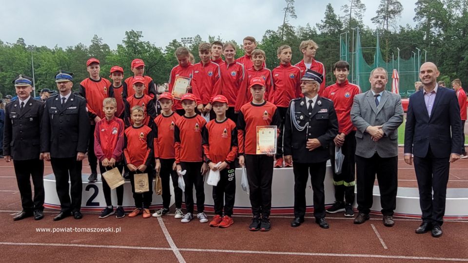 Na zdjęciu: uczestnicy Powiatowych Zawodów Sportowo-Pożarniczych, w których udział wzięły drużyny OSP z powiatu tomaszowskiego, a które odbyły się w sobotę, 30 lipca 2022 roku, w Centralnym Ośrodku Sportu w Spale 