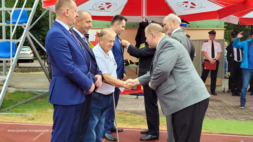 Na zdjęciu: uczestnicy Powiatowych Zawodów Sportowo-Pożarniczych, w których udział wzięły drużyny OSP z powiatu tomaszowskiego, a które odbyły się w sobotę, 30 lipca 2022 roku, w Centralnym Ośrodku Sportu w Spale 