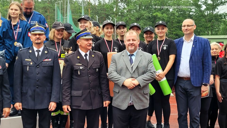 Na zdjęciu: uczestnicy Powiatowych Zawodów Sportowo-Pożarniczych, w których udział wzięły drużyny OSP z powiatu tomaszowskiego, a które odbyły się w sobotę, 30 lipca 2022 roku, w Centralnym Ośrodku Sportu w Spale 