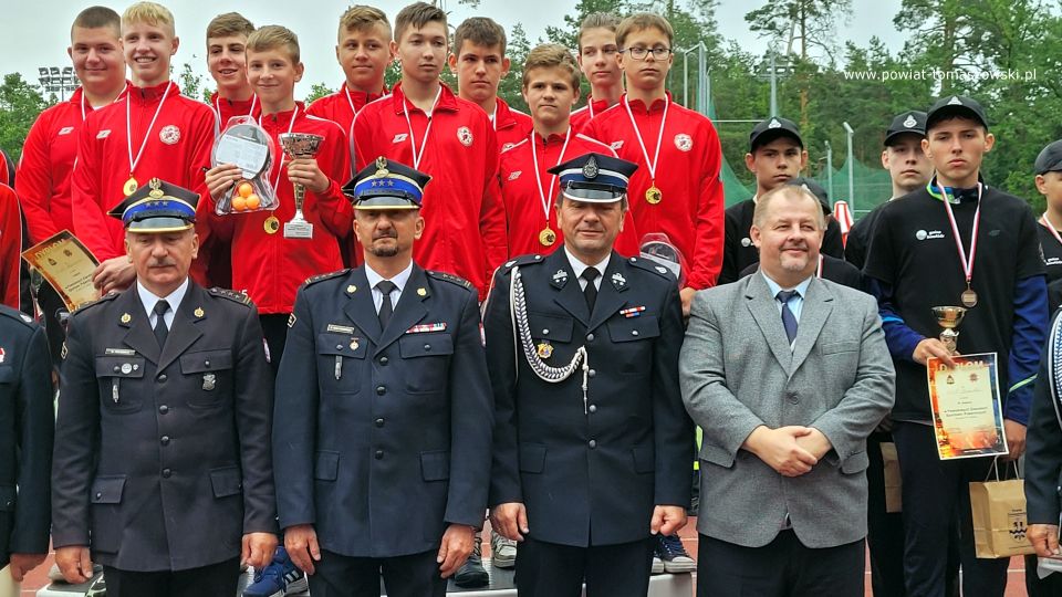 Na zdjęciu: uczestnicy Powiatowych Zawodów Sportowo-Pożarniczych, w których udział wzięły drużyny OSP z powiatu tomaszowskiego, a które odbyły się w sobotę, 30 lipca 2022 roku, w Centralnym Ośrodku Sportu w Spale 