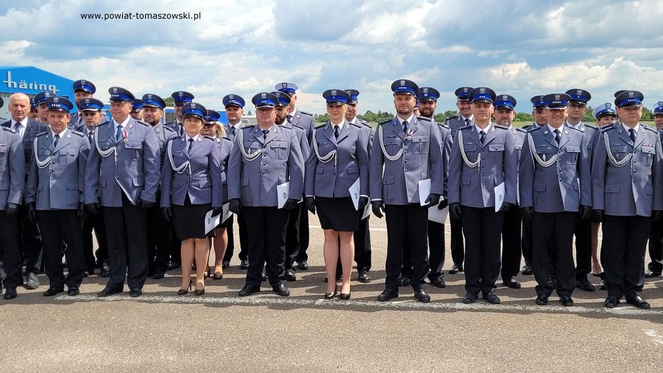 Na zdjęciu: uczestnicy międzypowiatowych obchodów Święta Policji, które odbyły się w Piotrkowie Trybunalskim we wtorek, 12 lipca 2022 roku, Na zdjęciu: uczestnicy międzypowiatowych obchodów Święta Policji, które odbyły się w Piotrkowie Trybunalskim we wtorek, 12 lipca 2022 roku,
