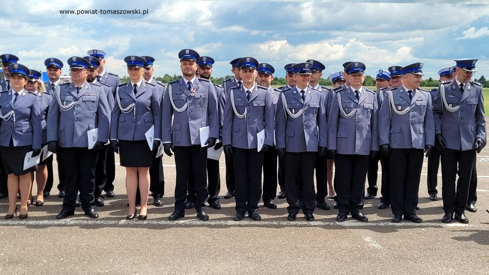 Na zdjęciu: uczestnicy międzypowiatowych obchodów Święta Policji, które odbyły się w Piotrkowie Trybunalskim we wtorek, 12 lipca 2022 roku, Na zdjęciu: uczestnicy międzypowiatowych obchodów Święta Policji, które odbyły się w Piotrkowie Trybunalskim we wtorek, 12 lipca 2022 roku,