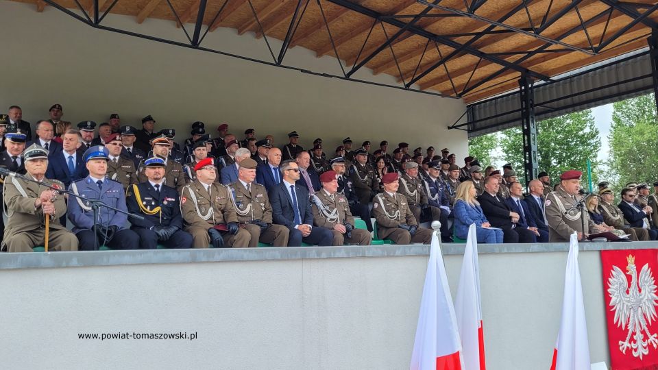 Na zdjęciu: uczestnicy uroczystości z okazji Święta 25. Brygady Kawalerii Powietrznej, które odbyły się w środę, 15 czerwca 2022 roku, na stadionie wojskowym 25. Brygady kawalerii Powietrznej w Tomaszowie Mazowieckim Na zdjęciu: uczestnicy uroczystości z okazji Święta 25. Brygady Kawalerii Powietrznej, które odbyły się w środę, 15 czerwca 2022 roku, na stadionie wojskowym 25. Brygady kawalerii Powietrznej w Tomaszowie Mazowieckim