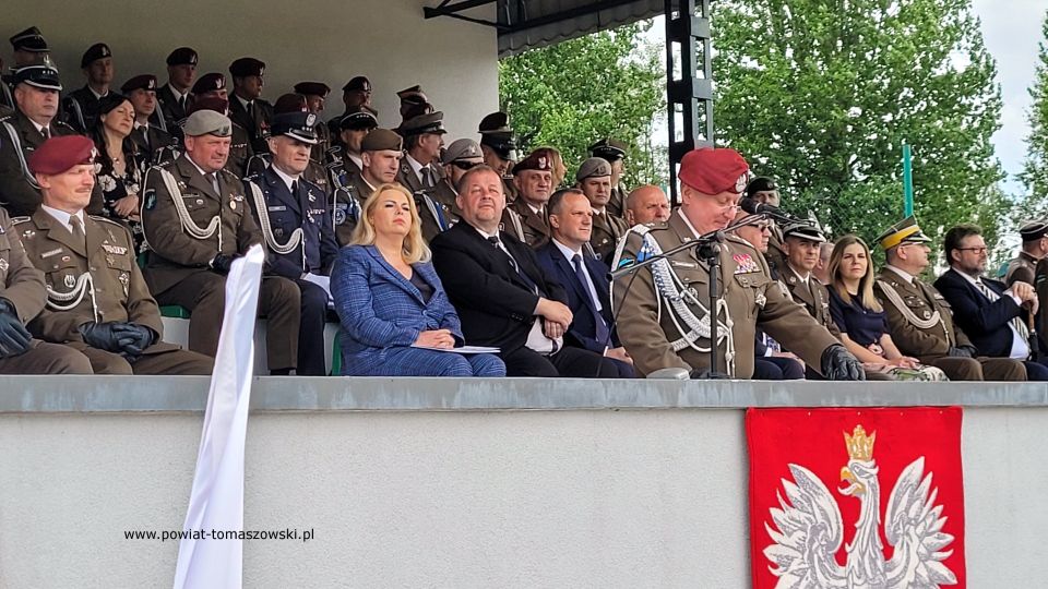 Na zdjęciu: uczestnicy uroczystości z okazji Święta 25. Brygady Kawalerii Powietrznej, które odbyły się w środę, 15 czerwca 2022 roku, na stadionie wojskowym 25. Brygady kawalerii Powietrznej w Tomaszowie Mazowieckim Na zdjęciu: uczestnicy uroczystości z okazji Święta 25. Brygady Kawalerii Powietrznej, które odbyły się w środę, 15 czerwca 2022 roku, na stadionie wojskowym 25. Brygady kawalerii Powietrznej w Tomaszowie Mazowieckim