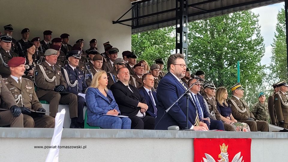 Na zdjęciu: uczestnicy uroczystości z okazji Święta 25. Brygady Kawalerii Powietrznej, które odbyły się w środę, 15 czerwca 2022 roku, na stadionie wojskowym 25. Brygady kawalerii Powietrznej w Tomaszowie Mazowieckim Na zdjęciu: uczestnicy uroczystości z okazji Święta 25. Brygady Kawalerii Powietrznej, które odbyły się w środę, 15 czerwca 2022 roku, na stadionie wojskowym 25. Brygady kawalerii Powietrznej w Tomaszowie Mazowieckim