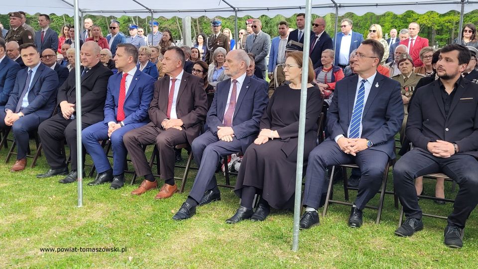 Na zdjęciu: uczestnicy uroczystości upamiętniającej żołnierzy Konspiracyjnego Wojska Polskiego zamordowanych 76 lat temu w Bąkowej Górze, która odbyła się w sobotę, 7 maja 2022 roku w Bąkowej Górze